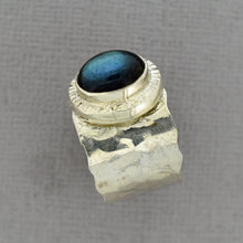 Load image into Gallery viewer, Silver Statement Ring with Labradorite
